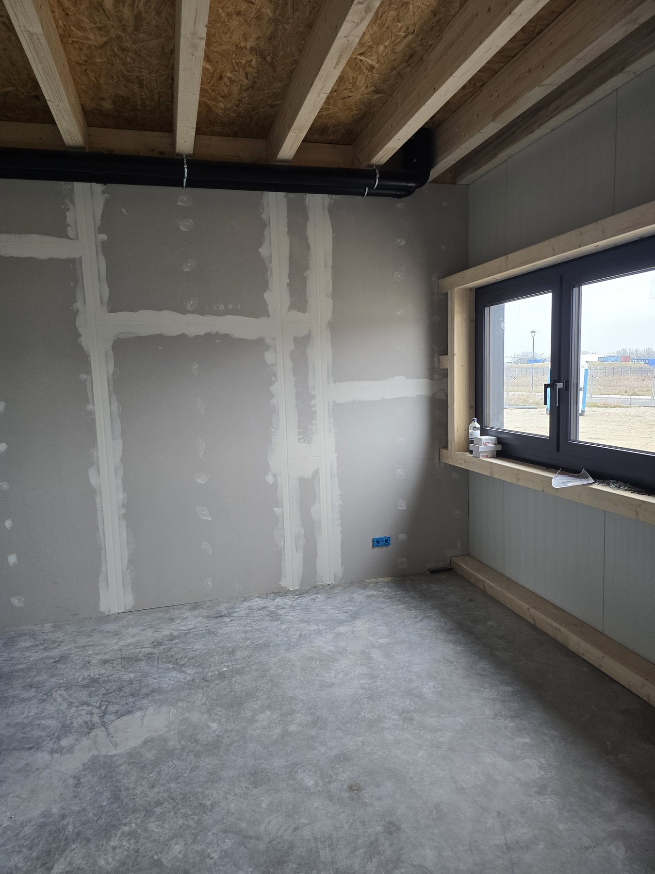 Innenwand während der Malerarbeiten in Bad Doberan