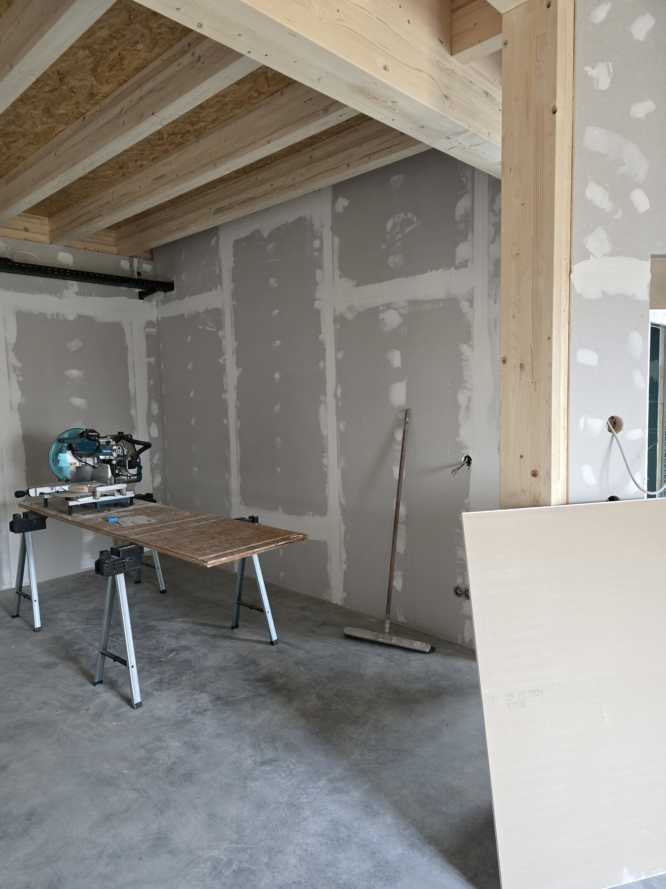Innenwand während der Malerarbeiten in Bad Doberan