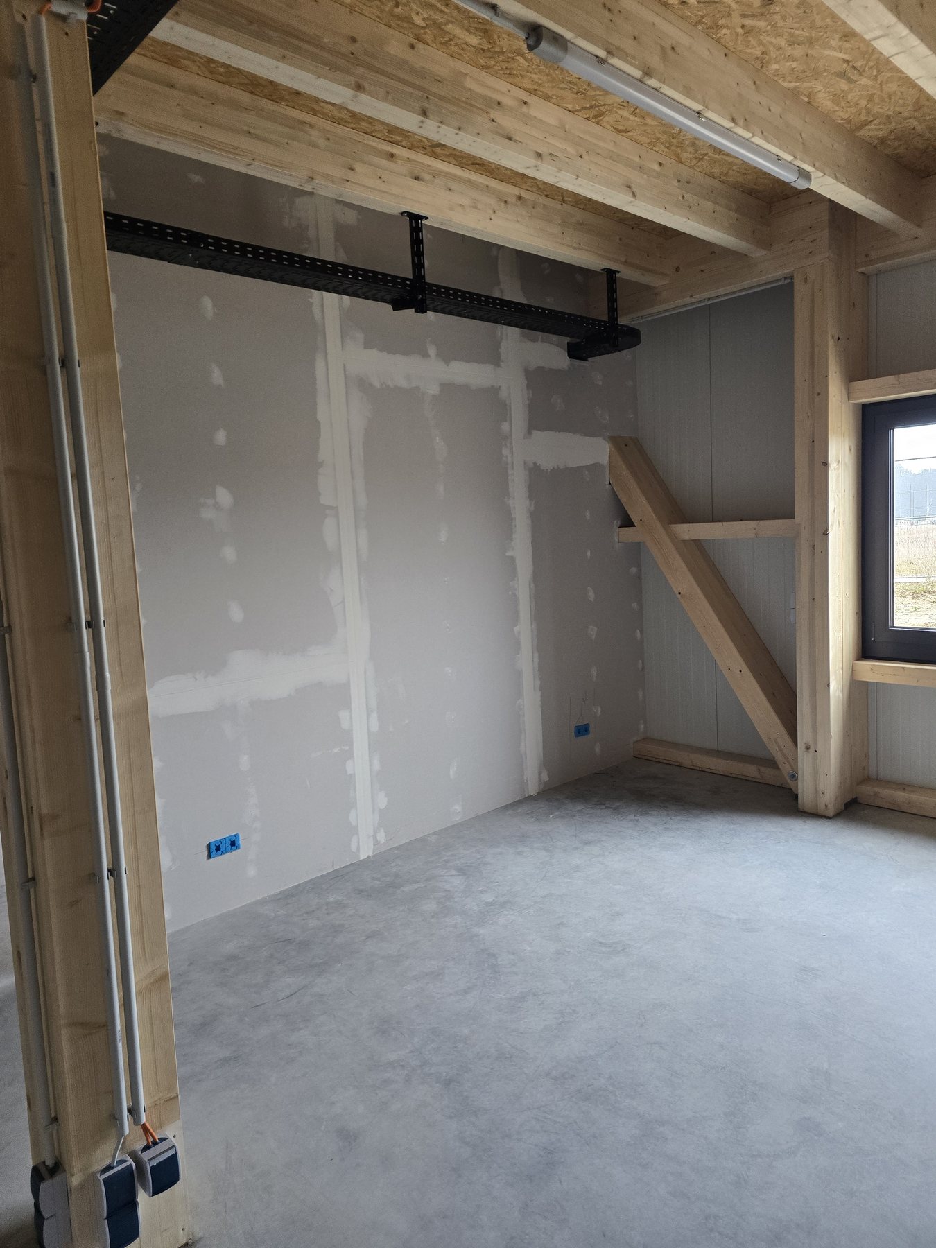 Innenwand während der Malerarbeiten in Bad Doberan