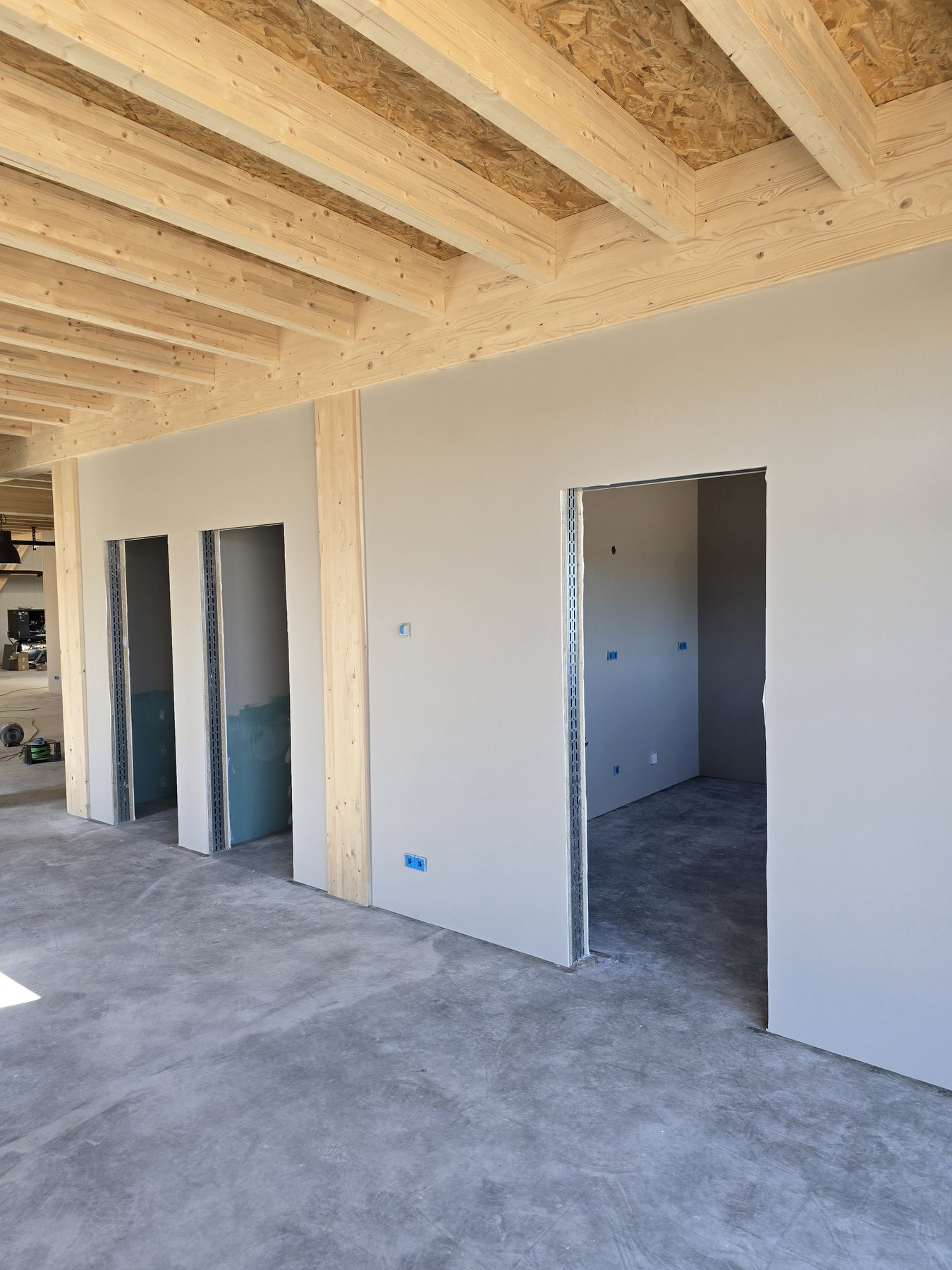 Innenwand während der Malerarbeiten in Bad Doberan