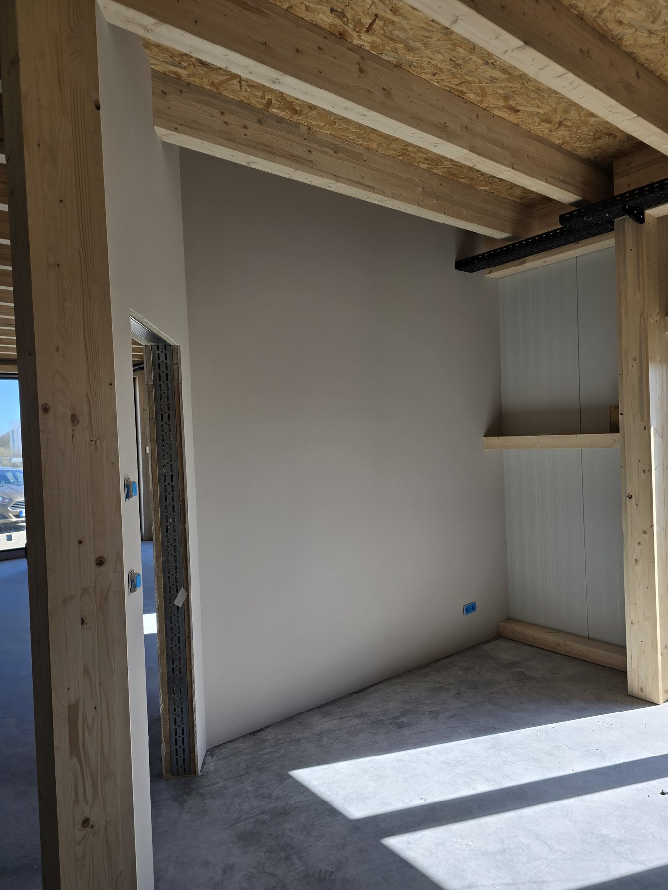 Innenwand während der Malerarbeiten in Bad Doberan