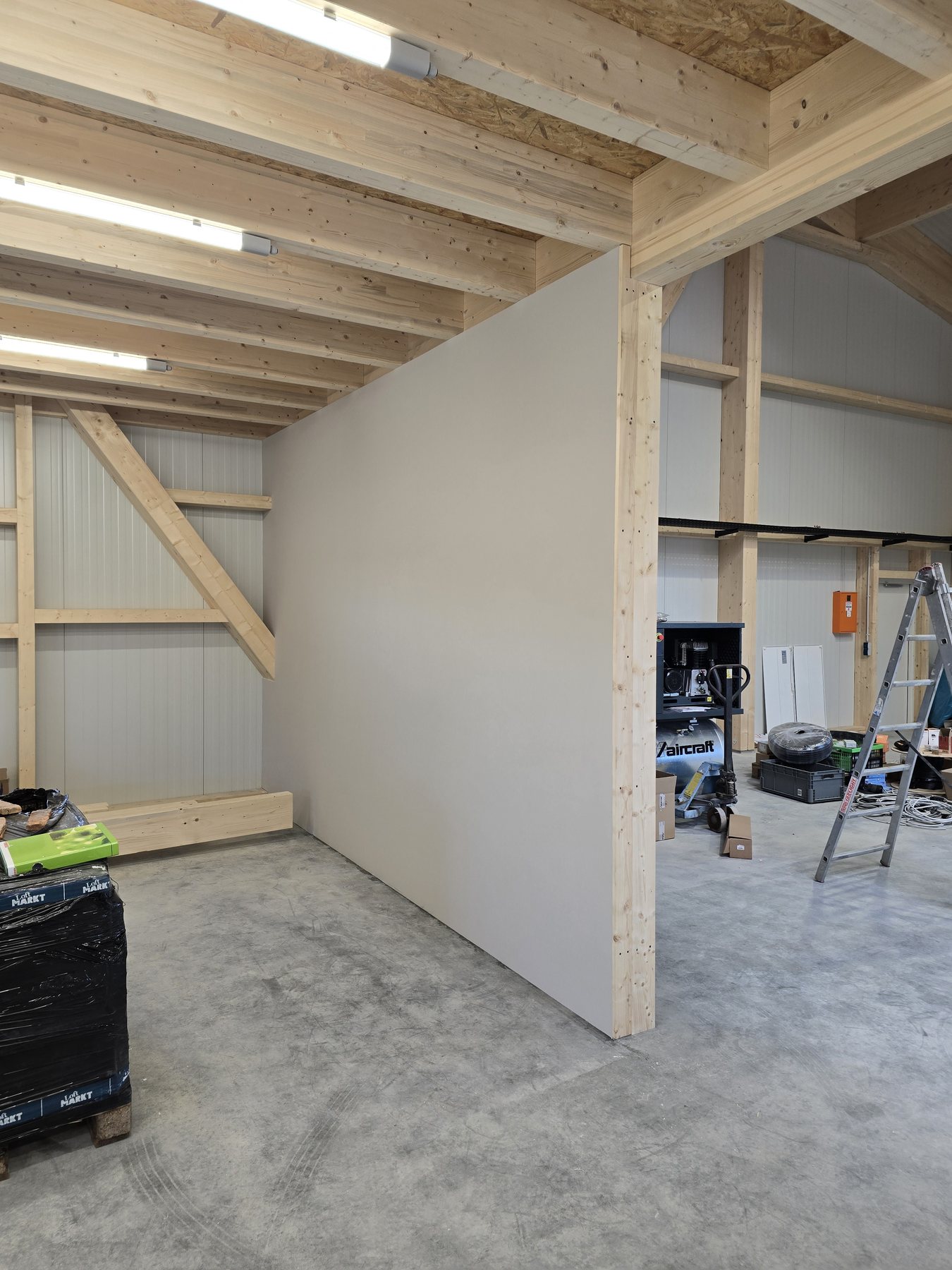 Innenwand während der Malerarbeiten in Bad Doberan