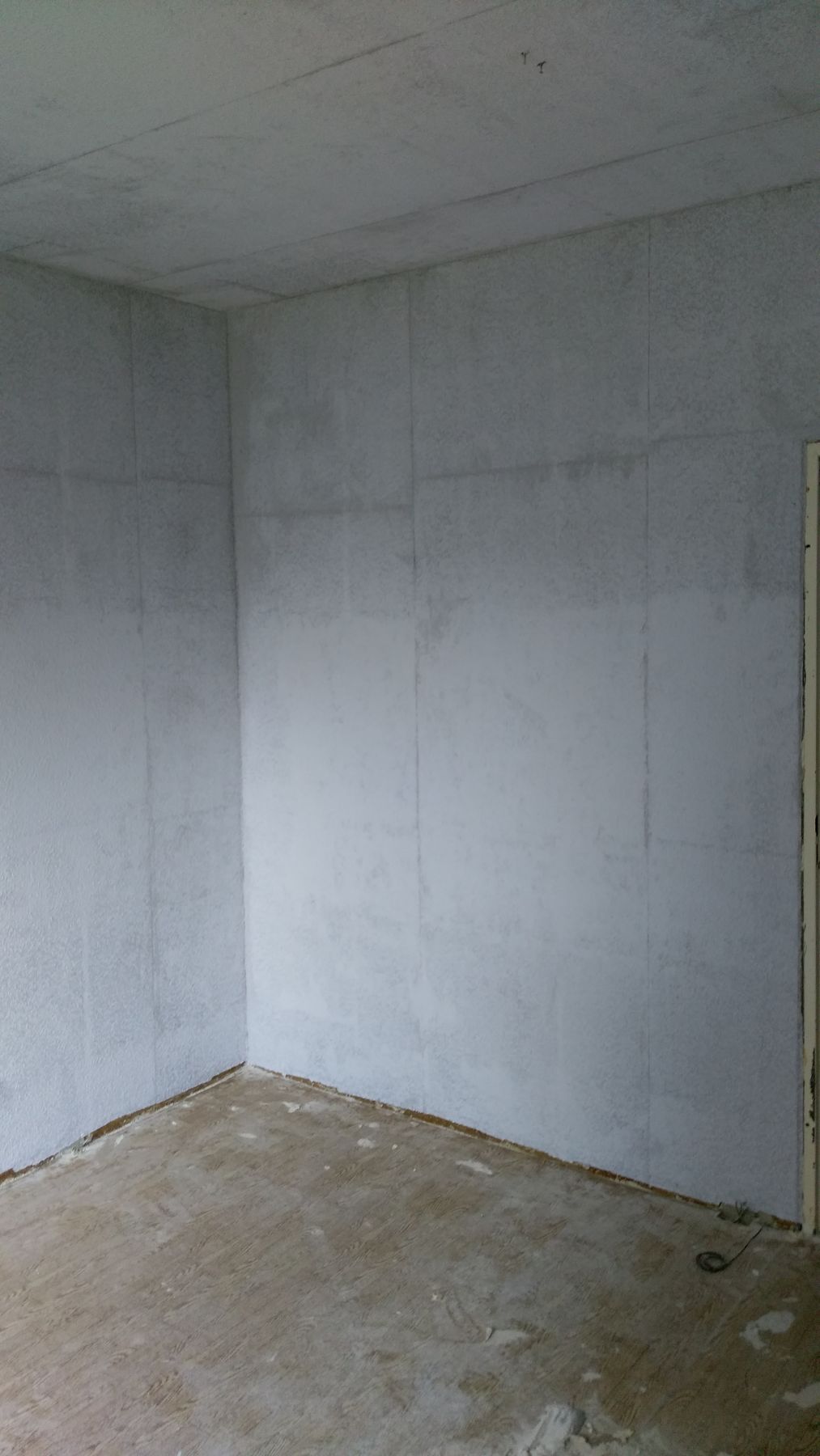 Wand und Decke während der Renovierung